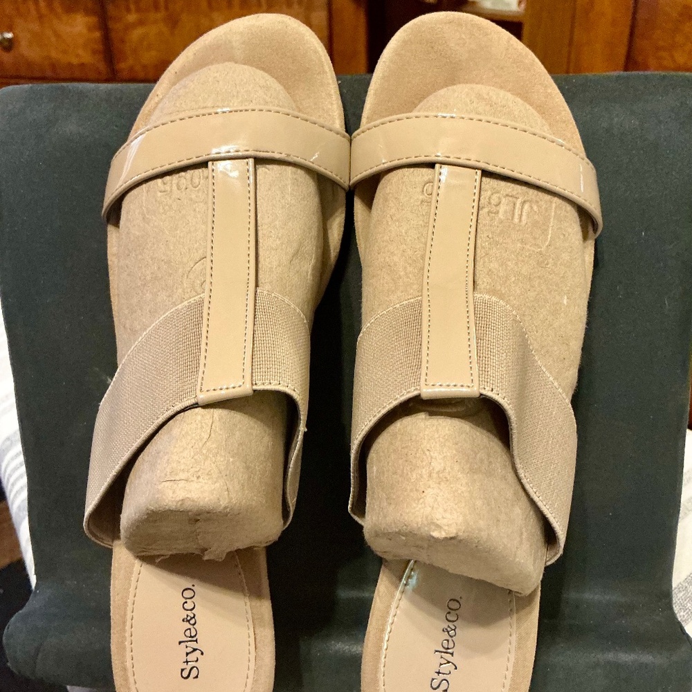 Ladies sandals